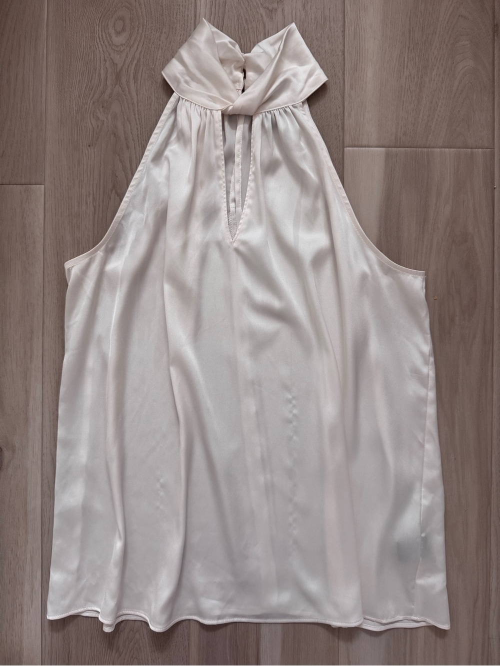 VTG Worthington Ivory Satin High-Neck Sleeveless V Cutout Camisole